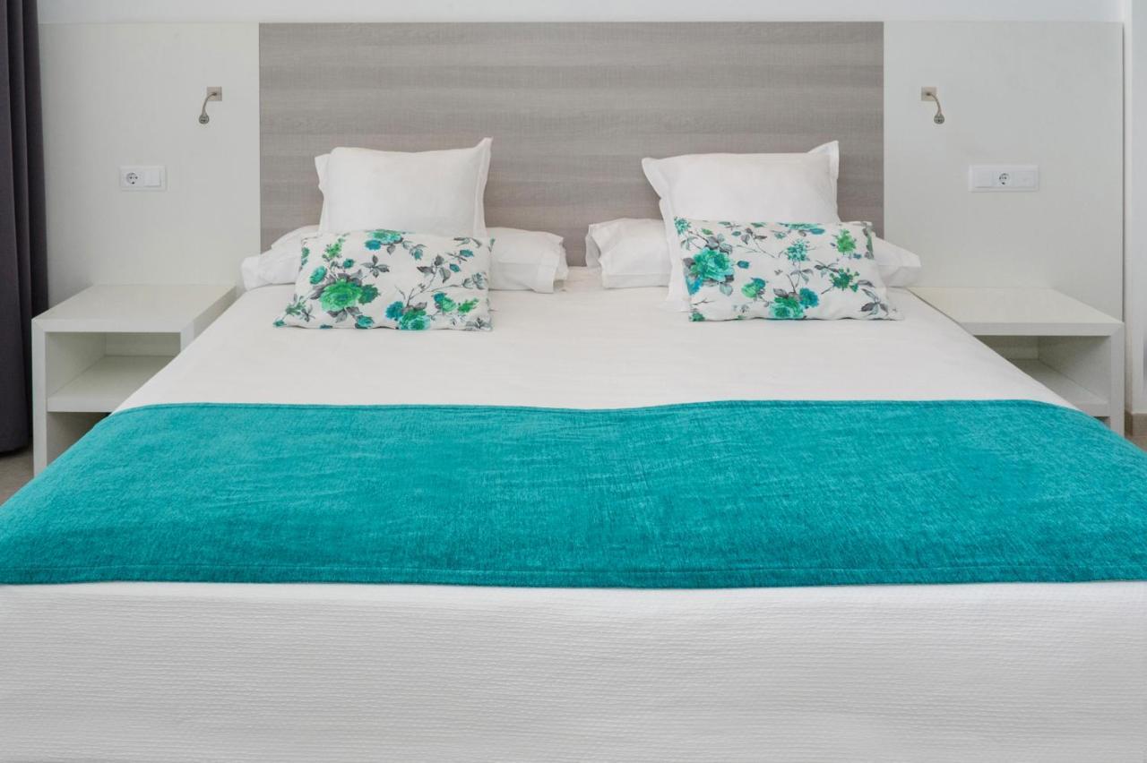 Chambre Double ou Lits Jumeaux (1 Adulte + 1 Enfant) - Vue sur Piscine